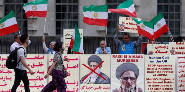 السلطات الإيرانية تواجه الإحتجاجات الشعبية بالإعدامات